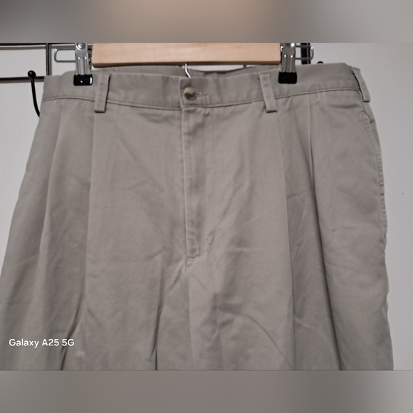 34x29 Izod Chinos 34X29 - Picture 2 of 7